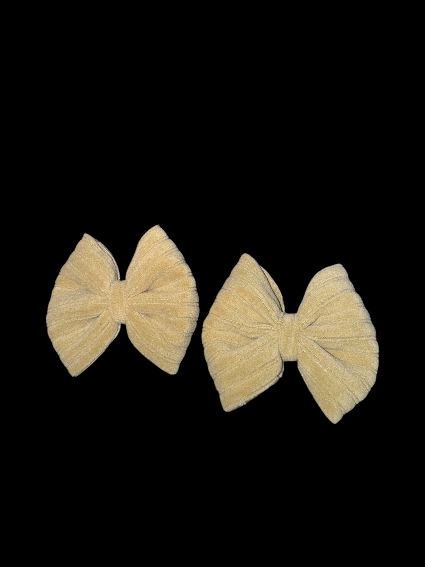 Tan piggy clip bows