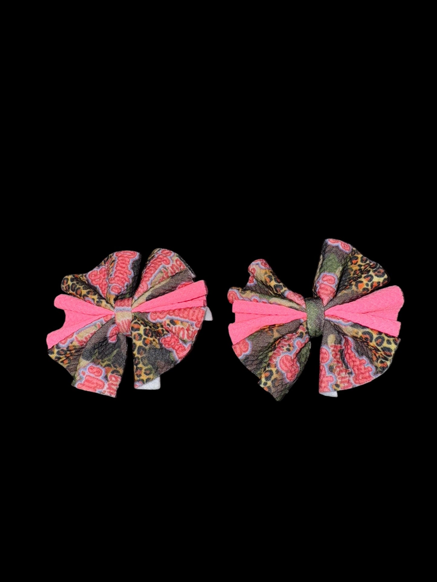 Camo/pink piggy clip bows