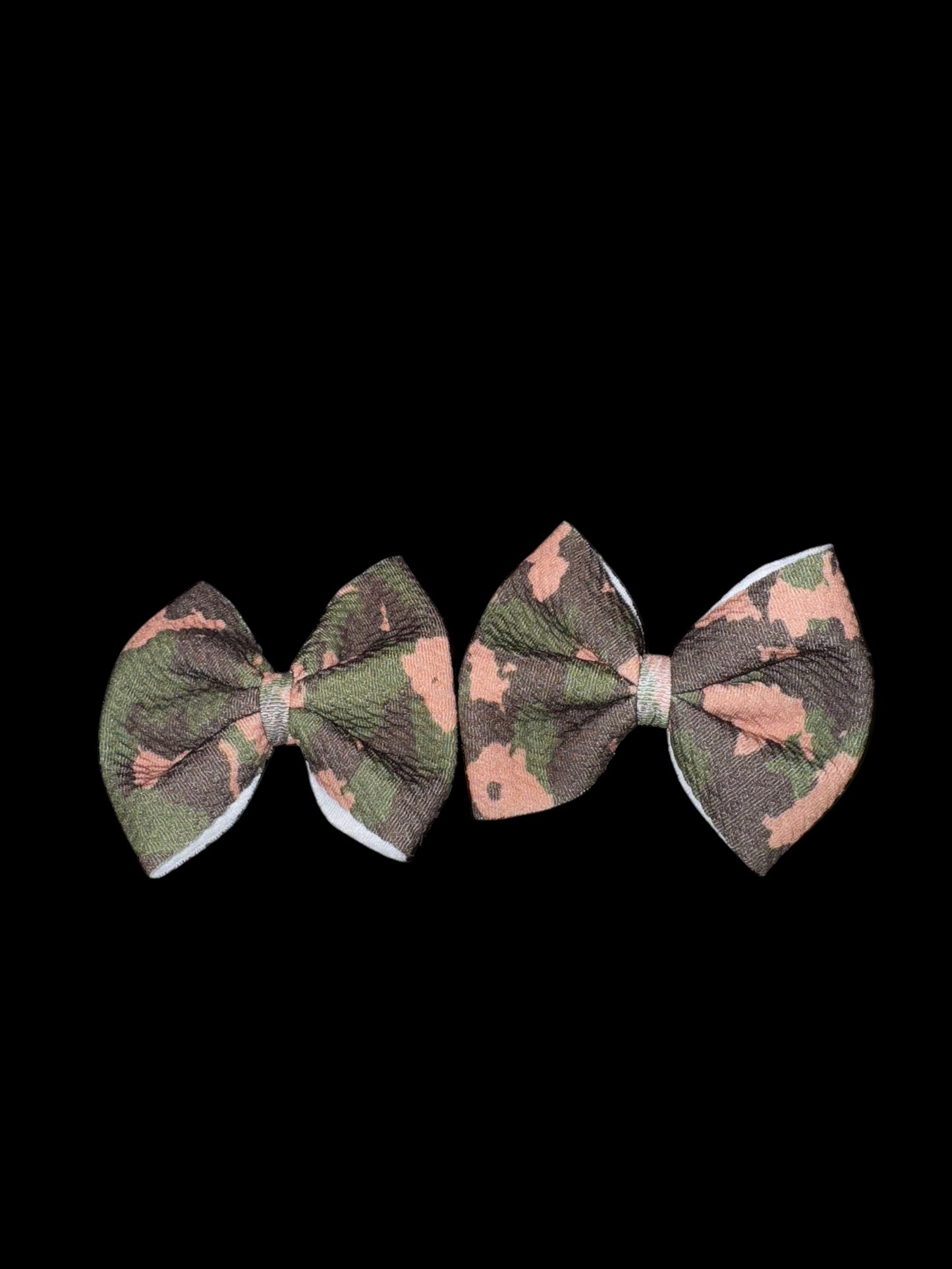 Camo piggy clip bows